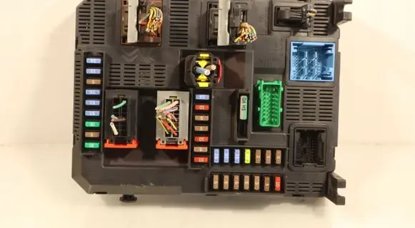 Peugeot 301 Fuse box set 9807531680