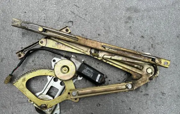 Mitsubishi Pajero Front door electric window regulator MB171249 MB257447
