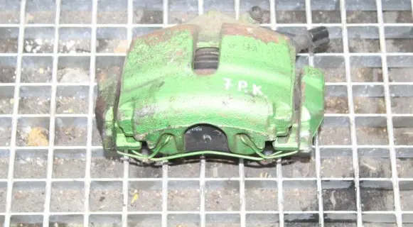 Volkswagen PASSAT CC Front brake caliper