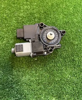 KIA Sportage Front door window regulator motor 82450F1020 1100920162