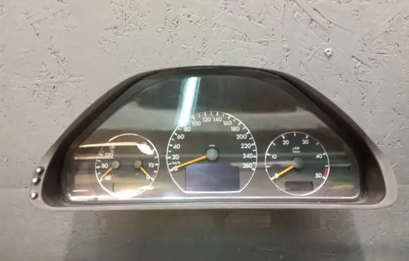Mercedes-Benz E W210 Speedometer (instrument cluster) A2105402811 110080063