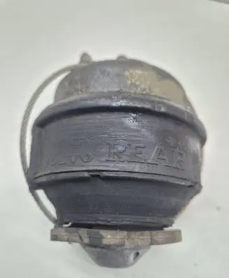 Engine mount bracket