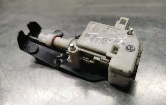 Fuel tank cap lock motor