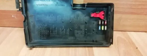 Volvo V50 Fuse box cover 30728013