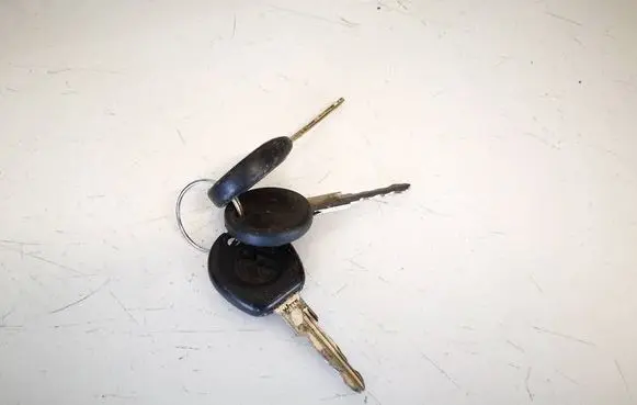 Volkswagen PASSAT B3 Ignition key/card 