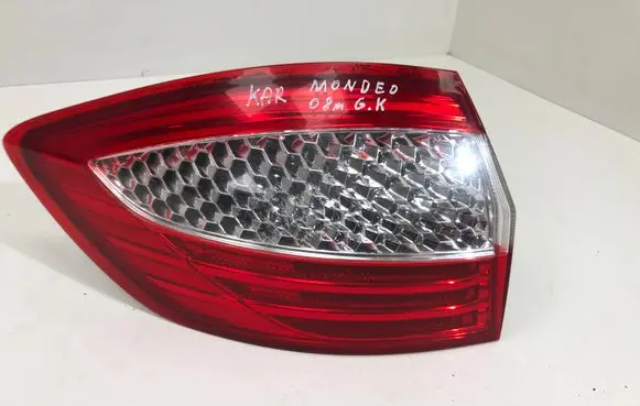 Peugeot 607 Tailgate rear/tail lights