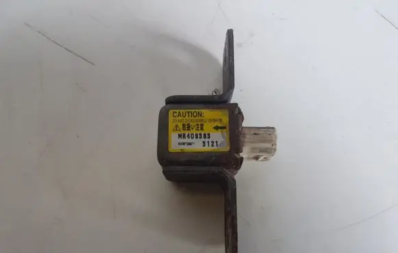 Mitsubishi Pajero Airbag deployment crash/impact sensor MR409363