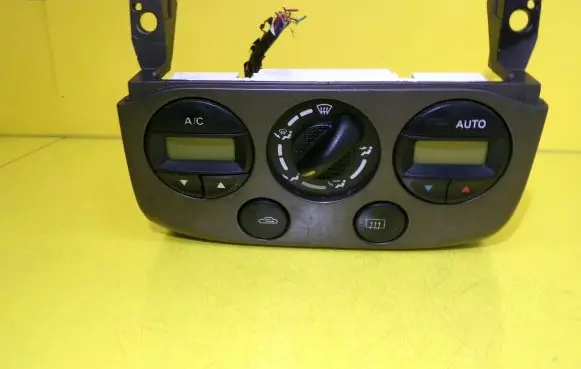 Nissan Primera Climate control unit 275109F501