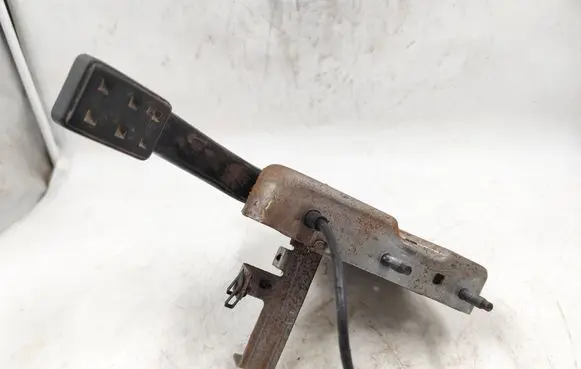 Cadillac CTS Hand brake release handle 25753509
