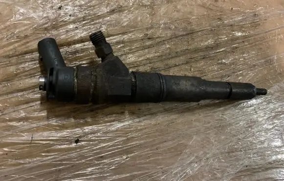 BMW 5 E60 E61 Fuel injector 0445110216