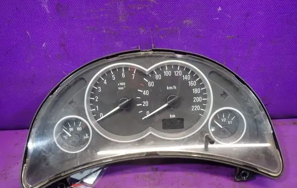 Opel Tigra B Speedometer (instrument cluster) 88311302