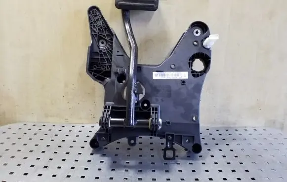 Porsche Cayenne (92A) Brake pedal 7P0723031AL 7P0723117D