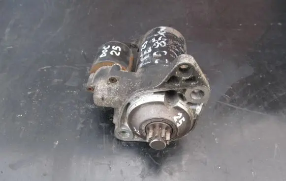 Volkswagen New Beetle Starter motor 090911023F