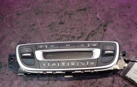 Renault Megane III Climate control unit 