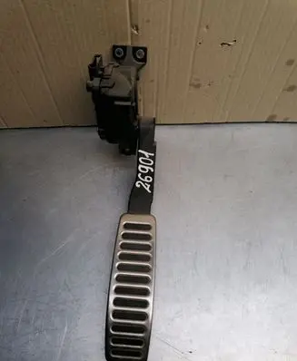 Volkswagen Touareg I Accelerator throttle pedal 7L6723507