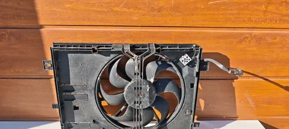 Peugeot 3008 II Electric radiator cooling fan 9832930080 GMV70CE