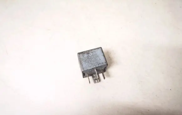 Volkswagen PASSAT B5 Other relay 141951253b 20240072
