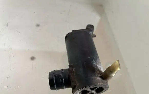 Toyota Avensis Verso Windscreen/windshield washer pump 