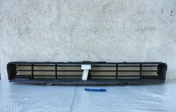 BMW 5 G60 G61 Front bumper upper radiator grill 116067306