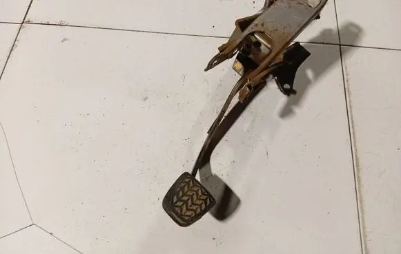 Toyota Previa (XR30, XR40) II Brake pedal 