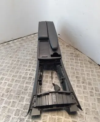 Mercedes-Benz C W204 Center console A2046800150