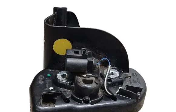 Volkswagen Caddy Sliding door lock 2K5843603