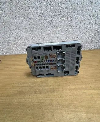 Jaguar XF X250 Fuse module 9X2314D628AC 7370011040