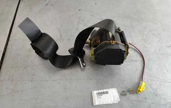 Maserati Quattroporte Middle seatbelt (rear) 66948490