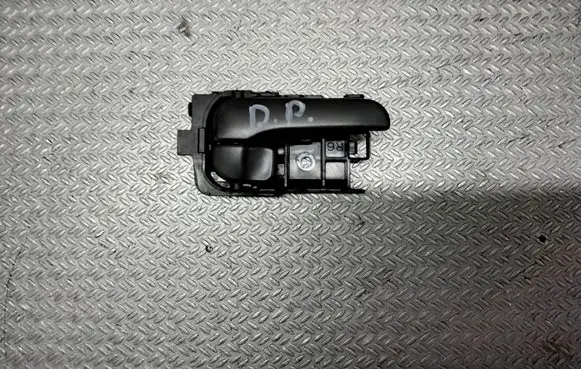 Nissan X-Trail T30 Front door interior handle