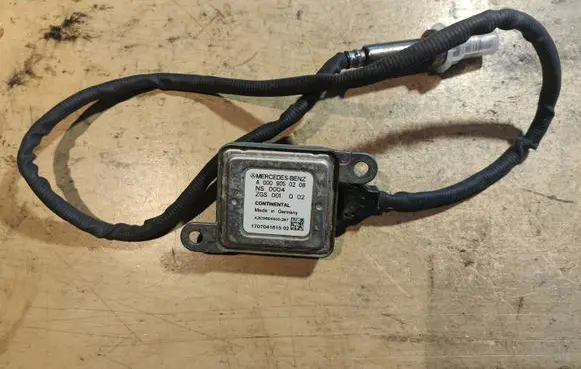 Mercedes-Benz ML W166 Lambda probe sensor A0009050208