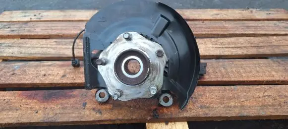 Nissan NV200 Front wheel hub 