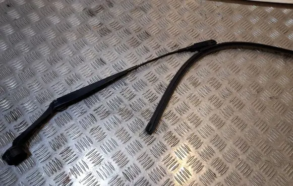 Ford Fusion II Windshield/front glass wiper blade DS7317B589AD