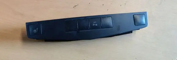 Mercedes-Benz C W204 Seat heating switch A2048704310