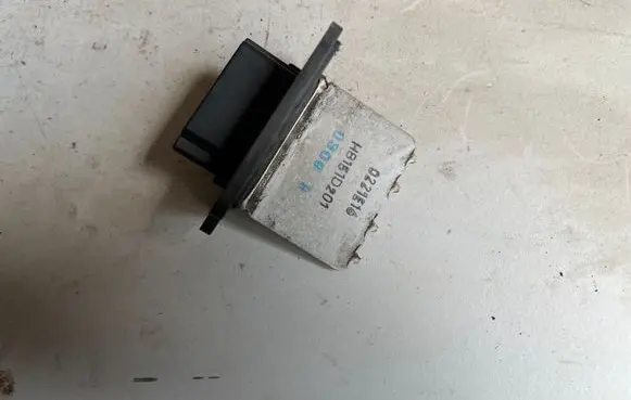Mazda Demio Heater blower motor/fan resistor HM636040B HB161D201 0221E16
