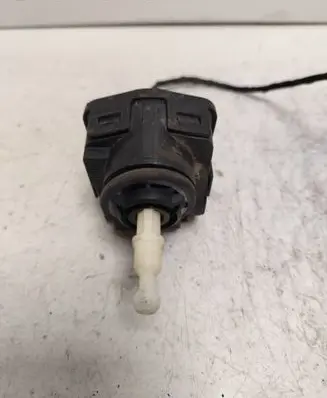 Volkswagen Golf III Headlight level adjustment motor 00728200
