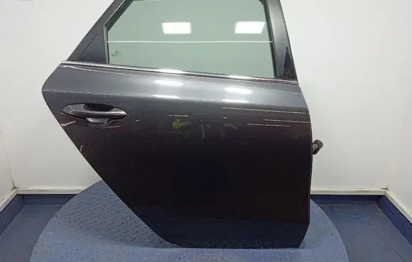 KIA Ceed Rear door 