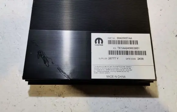 Dodge Challenger Sound amplifier 68425657AA