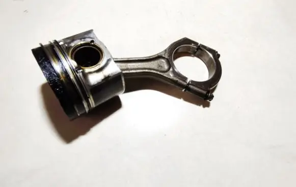 Subaru Legacy Piston with connecting rod