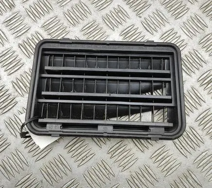 BMW 6 F12 F13 Quarter panel pressure vent 6962293