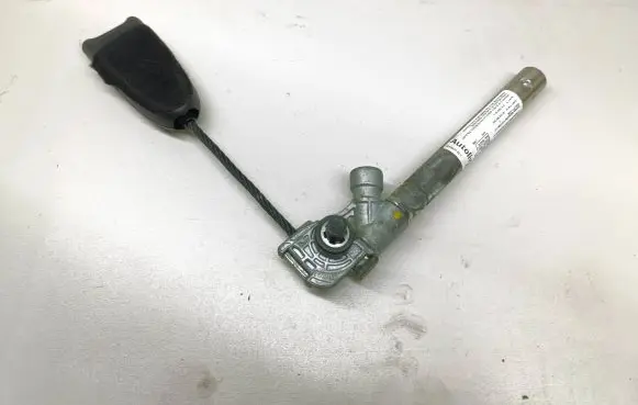 Alfa Romeo Mito Front seatbelt buckle 615847500C