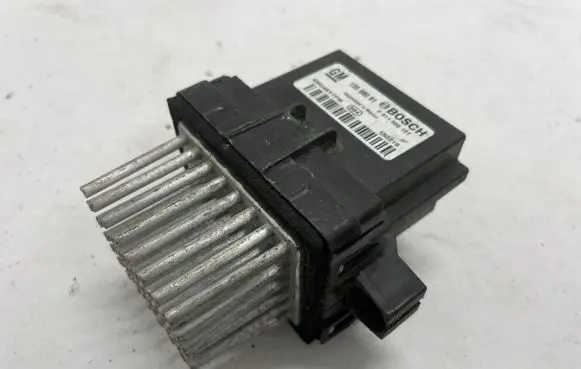 Opel Astra J Heater blower fan relay 13598091