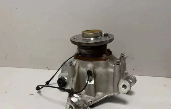 BMW X7 G07 Rear wheel hub 6876653
