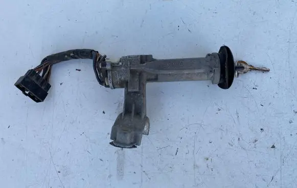 Toyota Corolla E90 Ignition lock 45020127