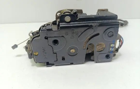 Volkswagen Golf IV Front door lock