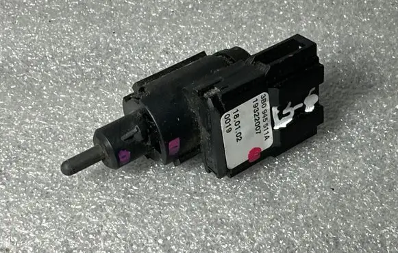 Audi A4 S4 B8 8K Brake pedal sensor switch 3B0945511A