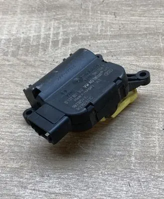 Volkswagen PASSAT B6 Air flap motor/actuator 1K2907511C 0132801342