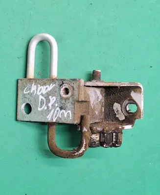 Volkswagen Caddy Front door lower hinge 