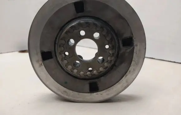 Volkswagen PASSAT B5 Crankshaft pulley 028105243