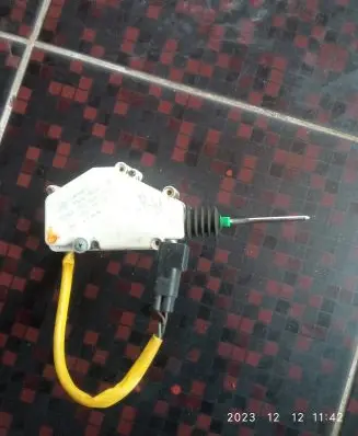 Fuel tank cap lock motor