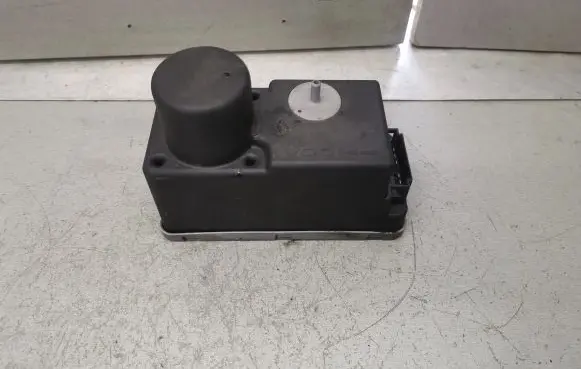 Volkswagen Golf III Central locking vacuum pump 1H0962257
